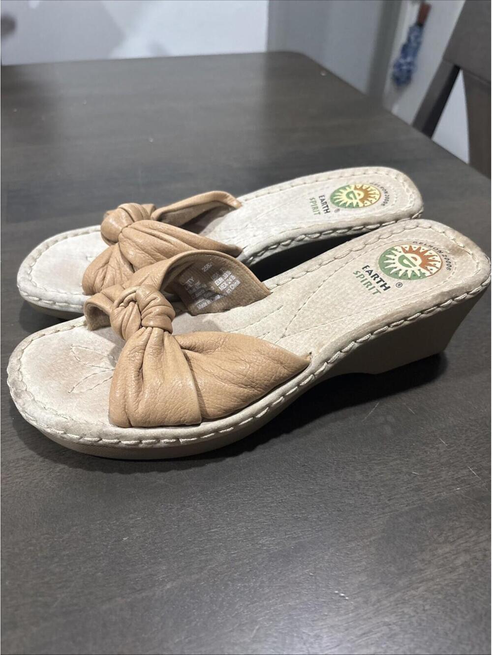Sandals..Women’s Earth Sprit Gelron 2000.. Size 7.5 Beige. [COPY]